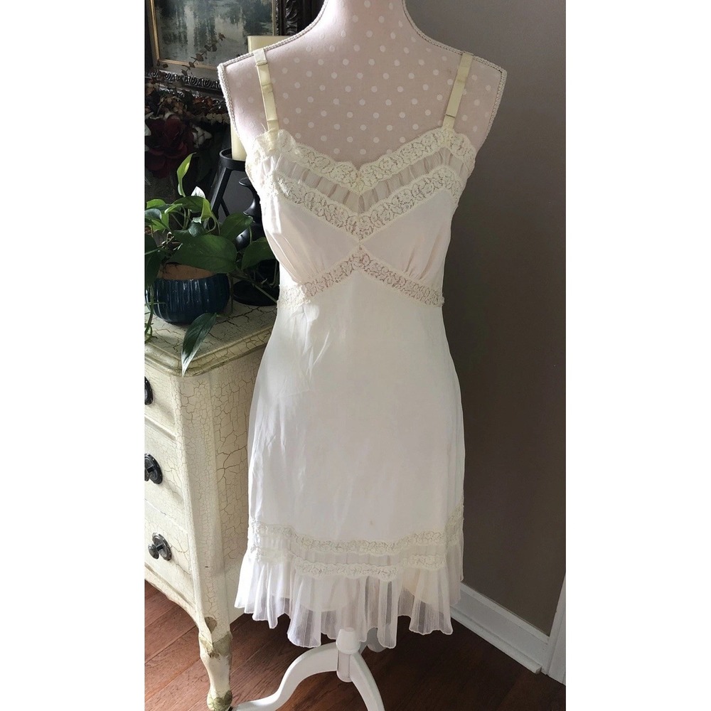 Vintage Charmode Sears Nylon Lace Pleated Chiffon Hem Ivory Slip Dress 34 Short